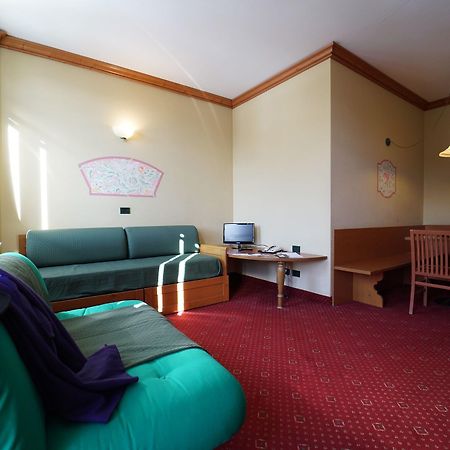 Aparthotel & Residence Palace 蓬泰迪莱尼奥 外观 照片