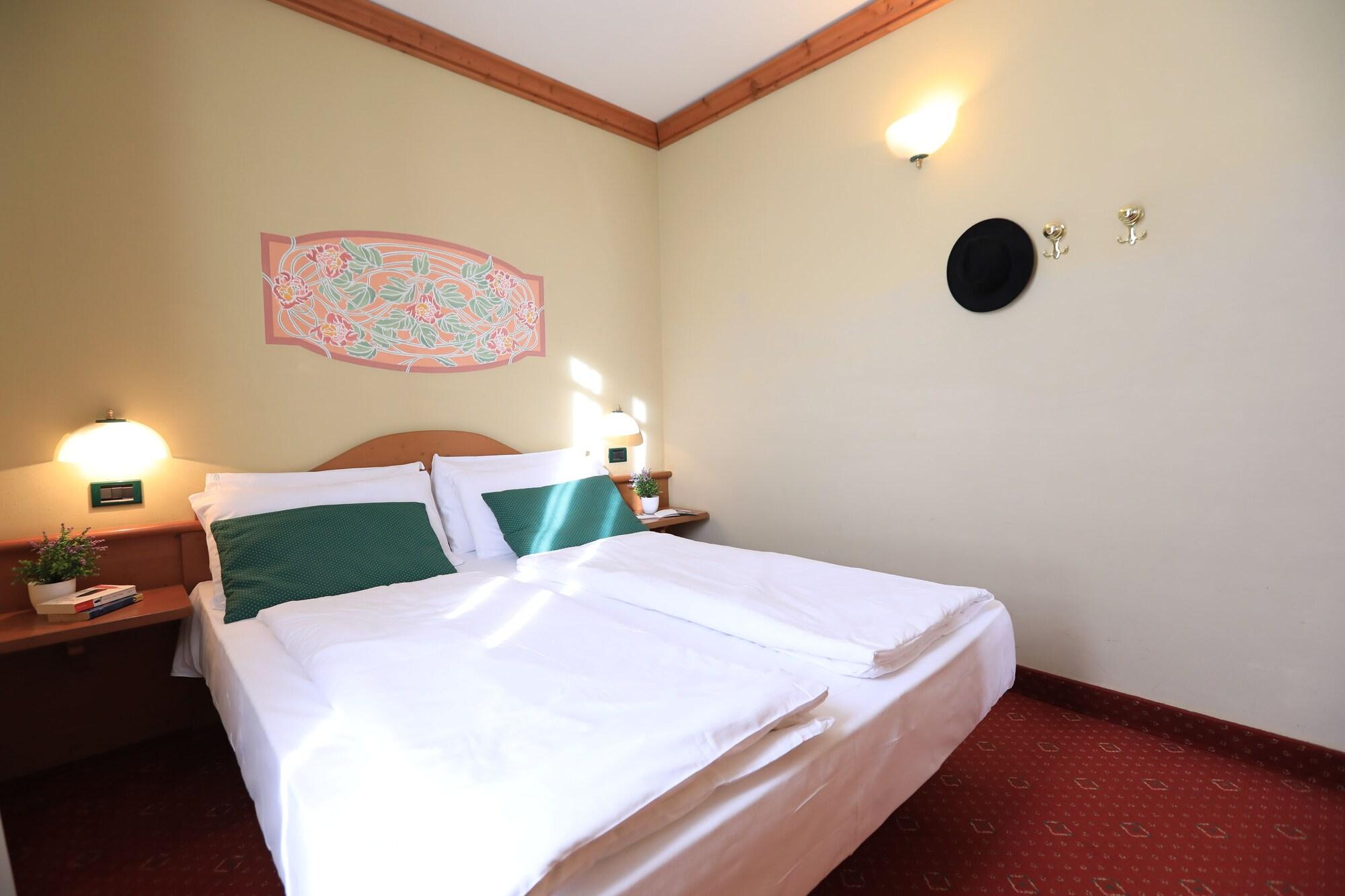 Aparthotel & Residence Palace 蓬泰迪莱尼奥 外观 照片