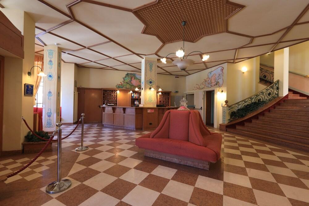 Aparthotel & Residence Palace 蓬泰迪莱尼奥 外观 照片